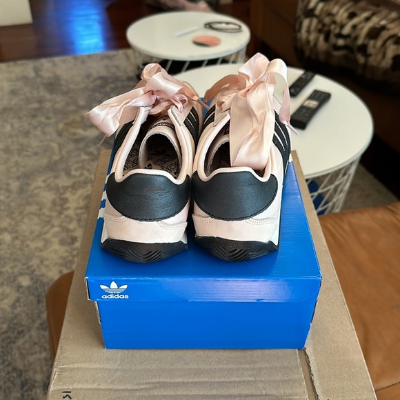 New and never worn Adidas OG Country in Pink soft leather, size US 7.5/UK 6.0 - Picture 3 of 6
